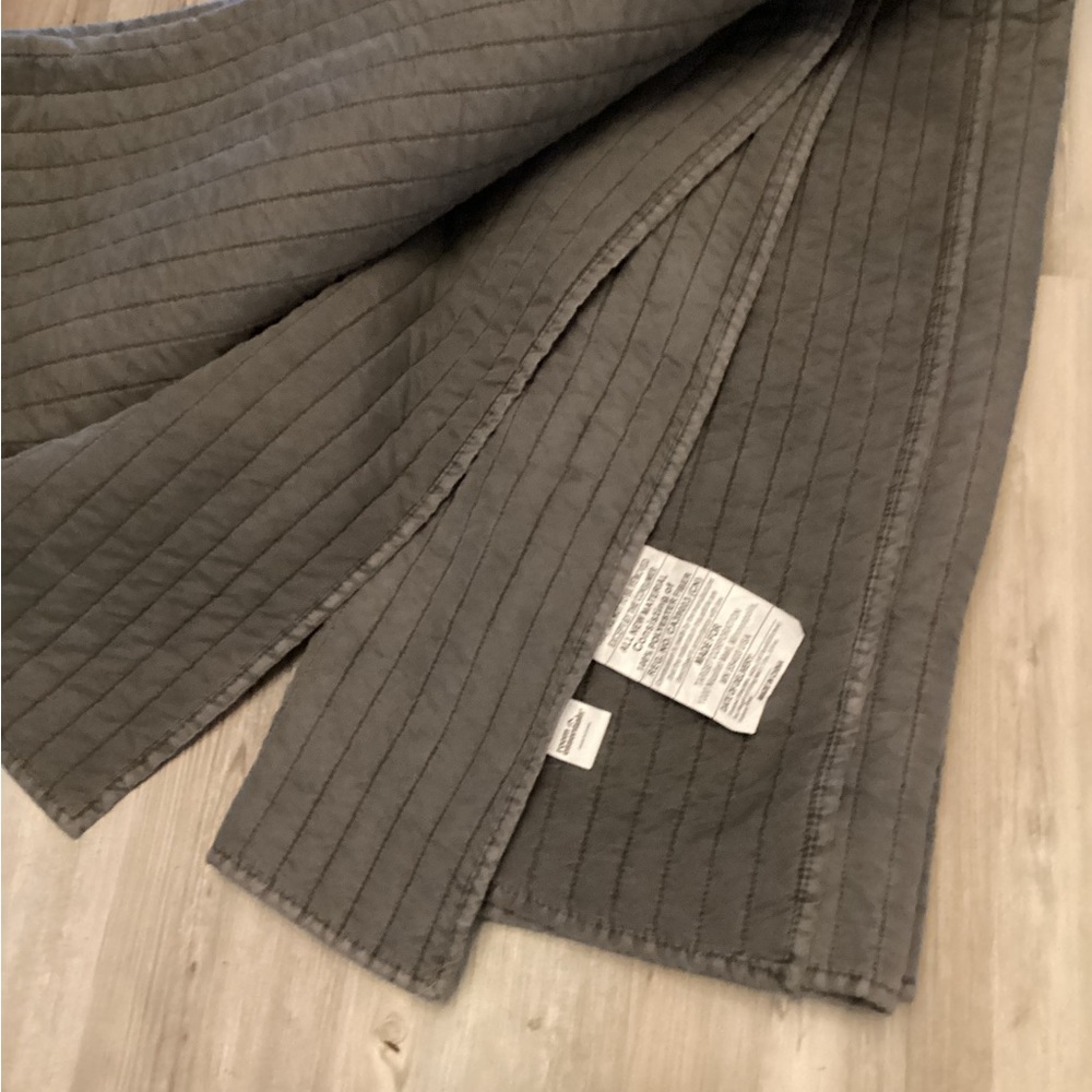 Twin size comforter - Picture 2 of 3